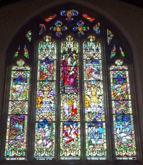 All Canada window “in honour of all men and women of Canada who rendered service in the World War”